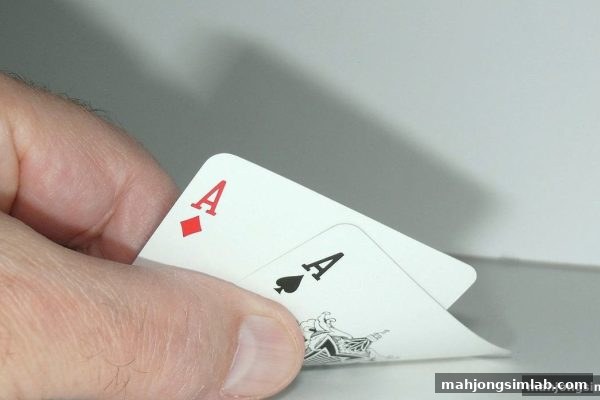 牌九职业打法深度剖析：借助「麻将胡了模拟器在线试玩」掌握概率与心理博弈